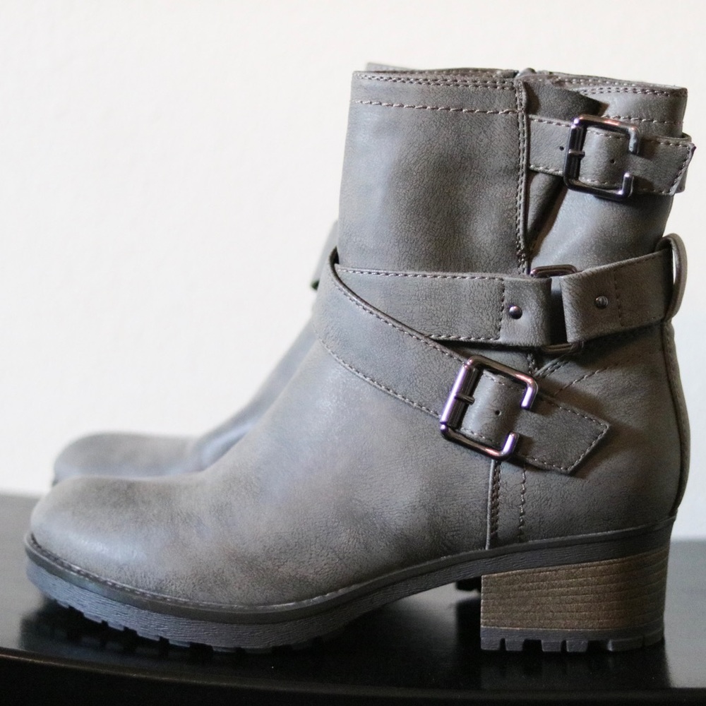 White Mountain Size 8 Gently Used Boots